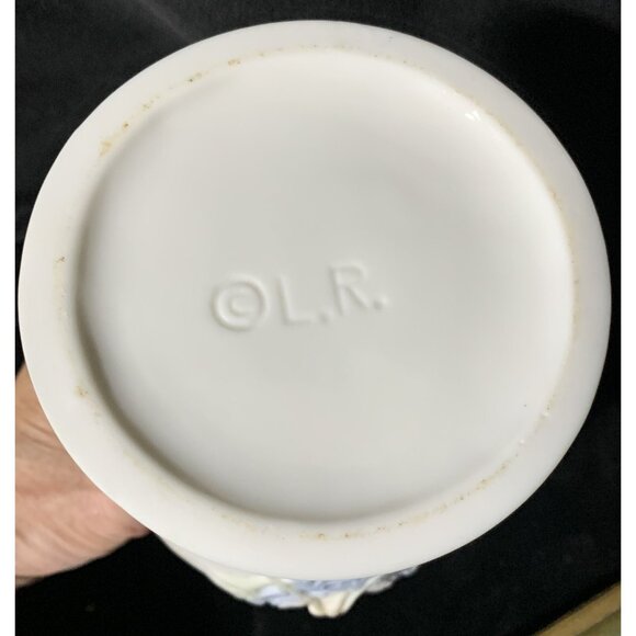 Vtg Soft Pastel Cherub 8.75" Vase Urn Double Handled Raised Relief Excellent - Picture 6 of 6